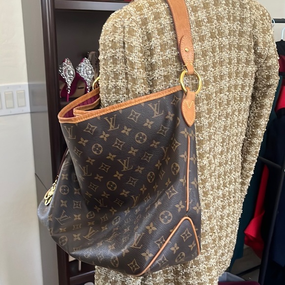 Authentic Louis with pink interior - Picture 2 of 7